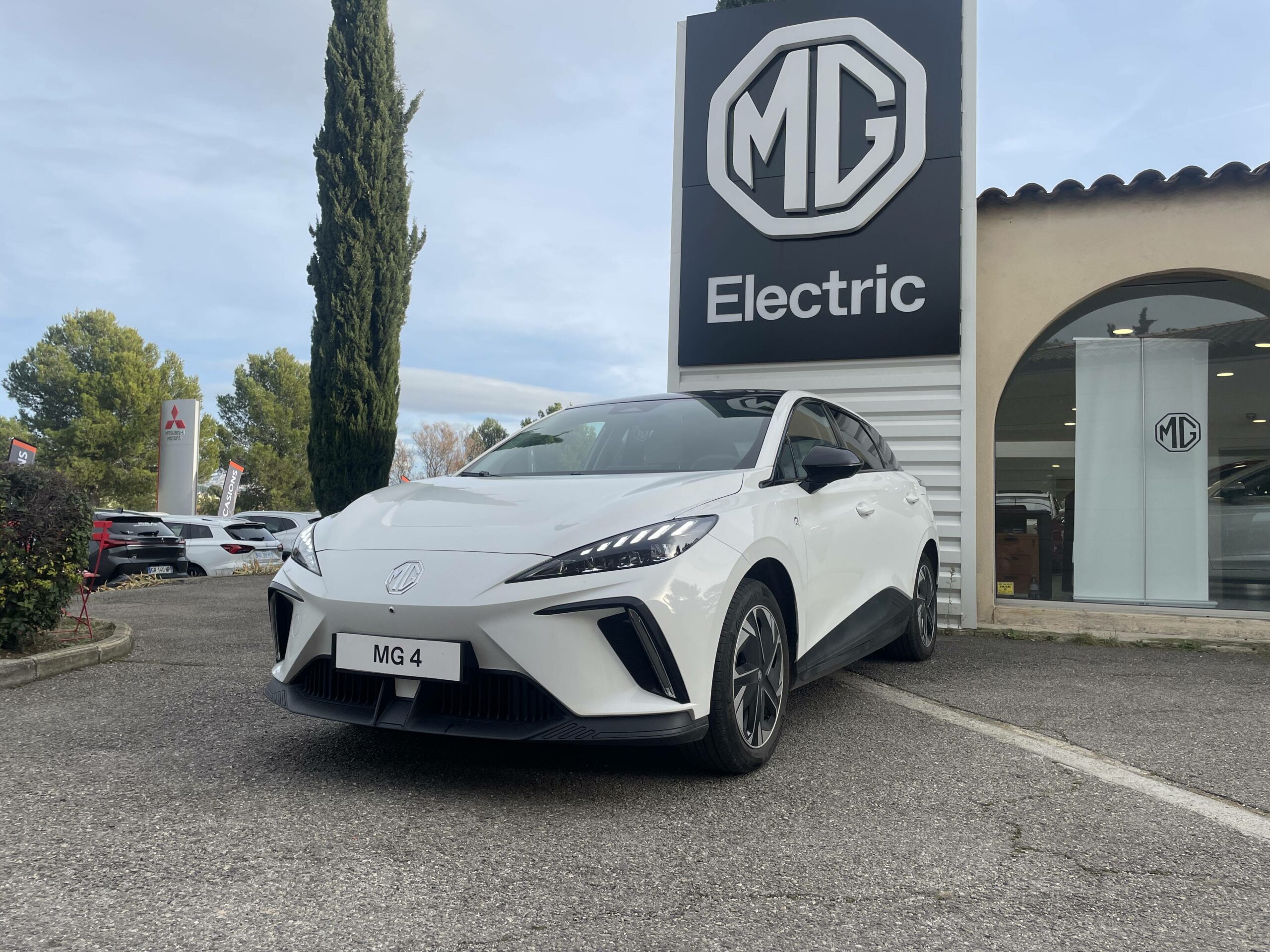 MG MG4 Electric 64kWh – 150 kW 2WD – Finition Luxury – Occasion – 600033709  – Roure Automobiles