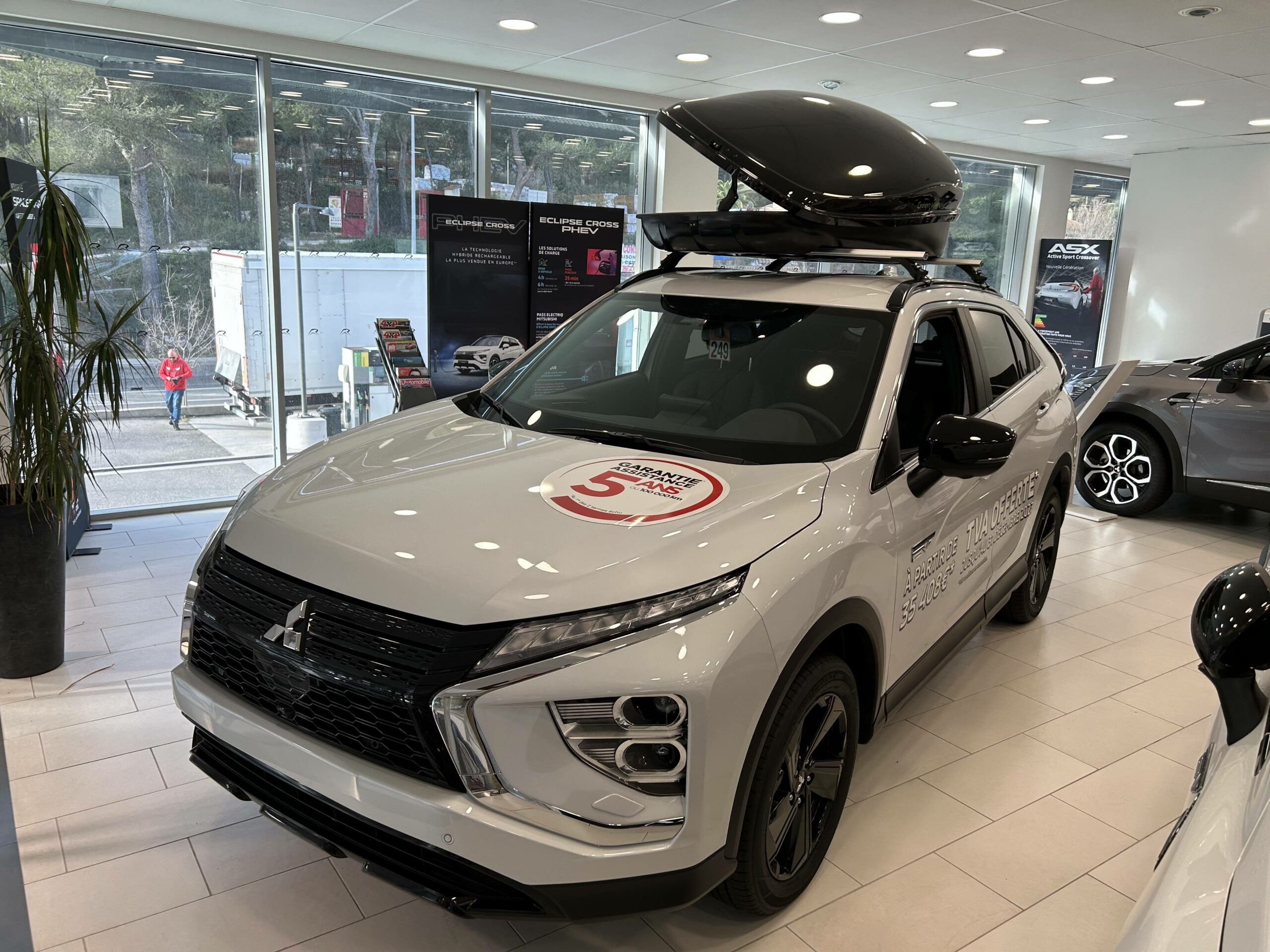 MITSUBISHI-ECLIPSE CROSS-Eclipse Cross 2.4 MIVEC PHEV Twin Motor 4WD-BLACK Collection-39990-500-roure-automobiles