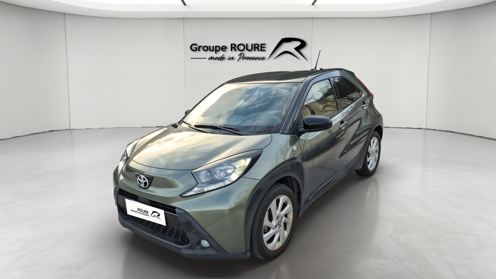 TOYOTA-AYGO X MY23-Aygo X 1.0 VVT-i 72 S-CVT-Design-14490-26318-roure-automobiles